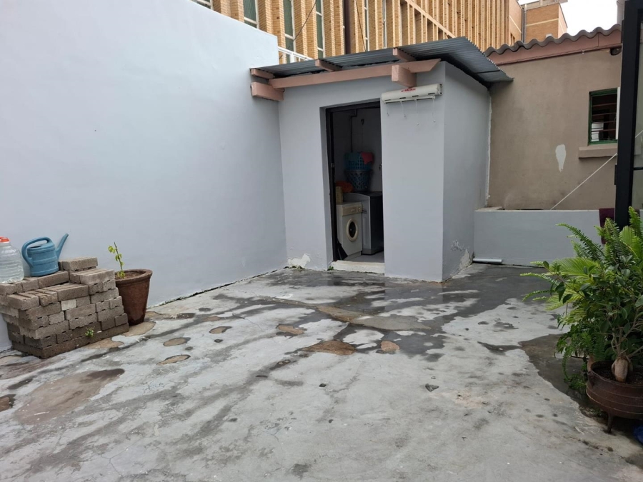 3 Bedroom Property for Sale in Sea Point Western Cape
